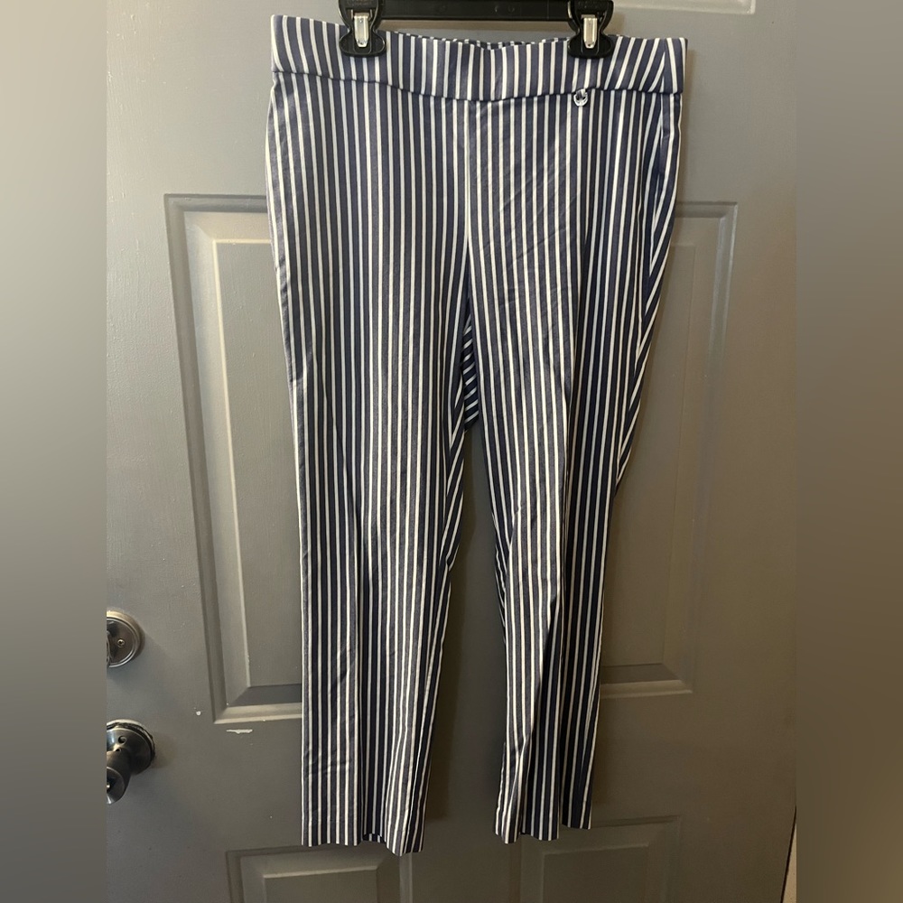 Size 10 pull on cropped striped slacks.